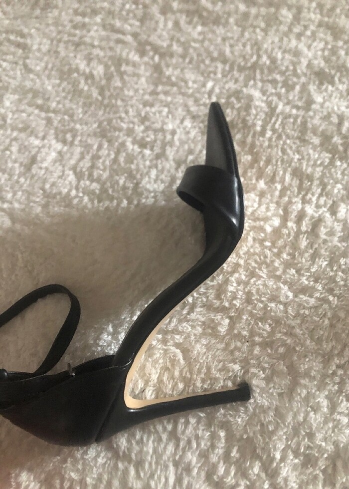 Siyah topuklu ayakkabı - Görsel 3