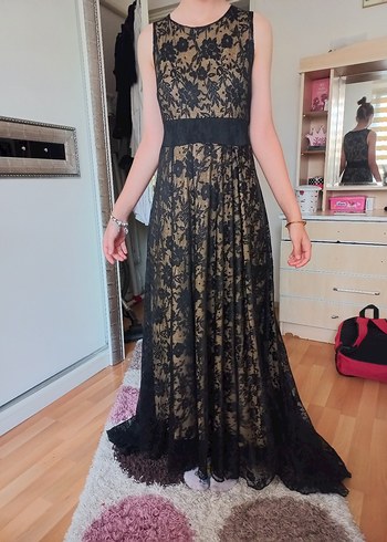 Siyah Dantel Detaylı Uzun Gotik Abiye Elbise