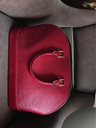 Kırmızı Louis Vuitton Çanta