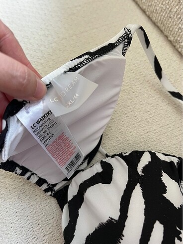 44 Beden çeşitli Renk Bikini üst