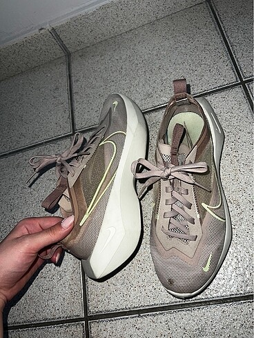 Nike Vista