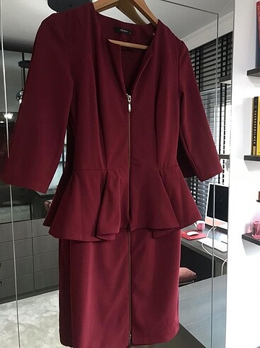 Mango Bordo Kısa Yırtmaçlı Elbise