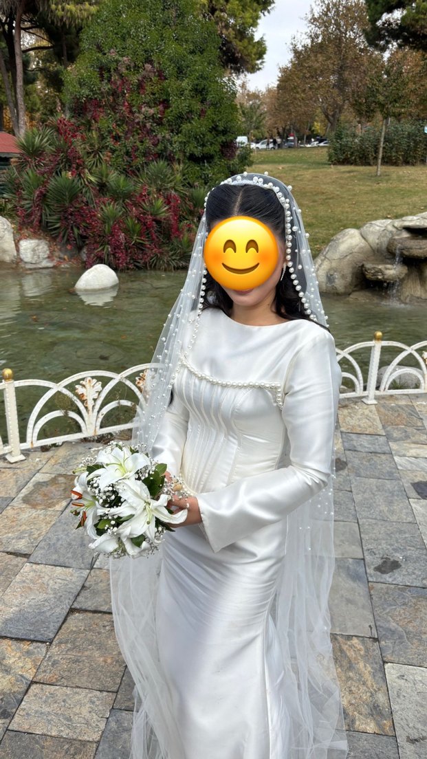 Uzun Kollu Yüksek Yakalı Beyaz Düz Gelinlik - Görsel 3