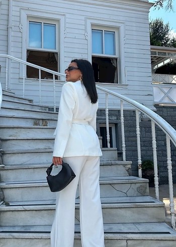 Beyaz Kuşaklı Kadın Uzun Takım Elbise - Görsel 3