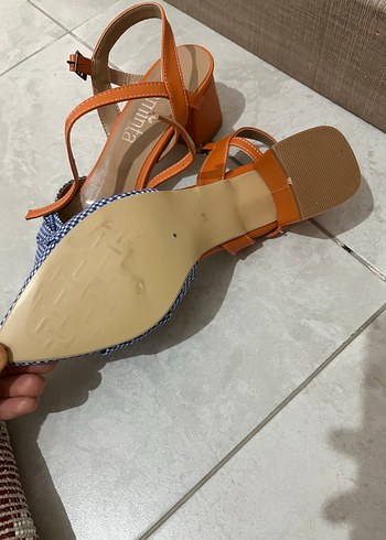 Renkli Yılan Desenli Tokalı Kadın Sandalet