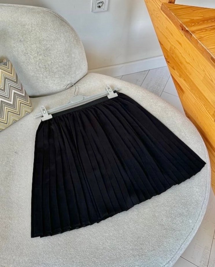 Siyah Pileli İçlik - Görsel 2