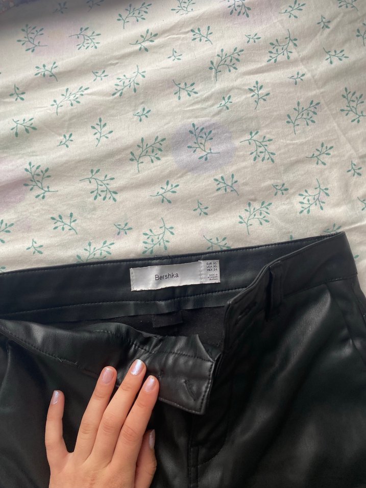 Siyah Deri Bershka pantolon - Görsel 2