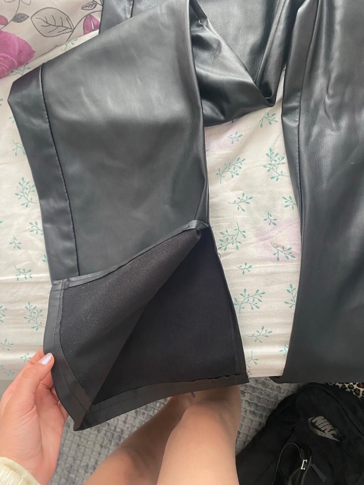 Siyah Deri Bershka pantolon - Görsel 4