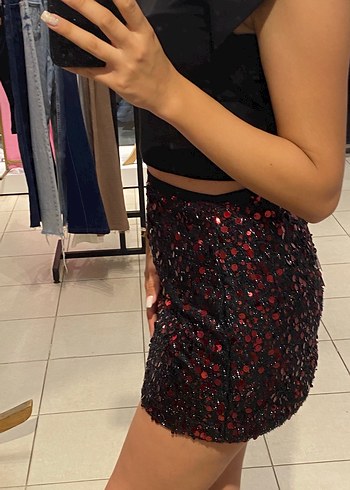 Kırmızı Parlak Mini Etek - Görsel 4