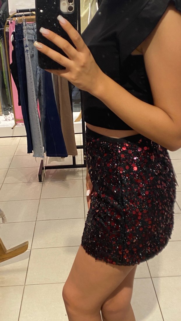 Kırmızı Parlak Mini Etek - Görsel 3