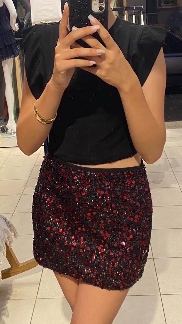 Kırmızı Parlak Mini Etek - Görsel 2