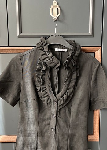 Siyah Keten Midi Elbise Fırfırlı Yaka - Görsel 2