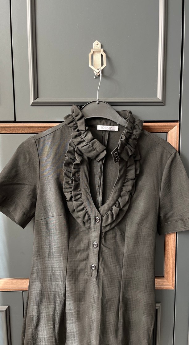 Siyah Keten Midi Elbise Fırfırlı Yaka - Görsel 2