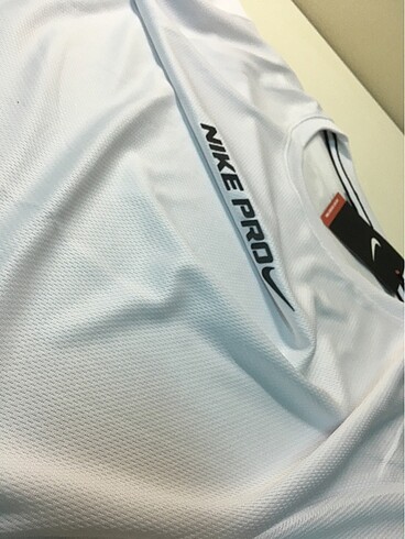 Nike Pro T-shirt