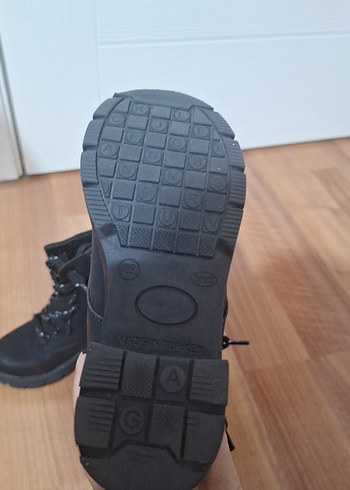 29 Beden siyah Renk Siyah Nakışlı kız çocuk botu
