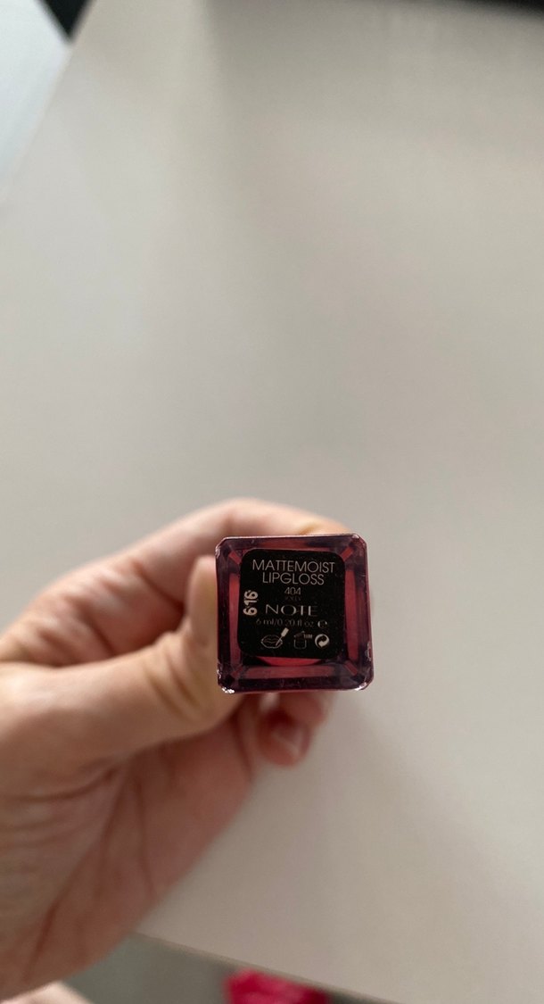 Note Koyu Kırmızı Mat Likit Ruj - Görsel 2
