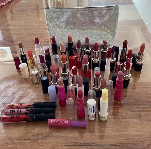 Avon 33 adet karışık ruj ve çanta