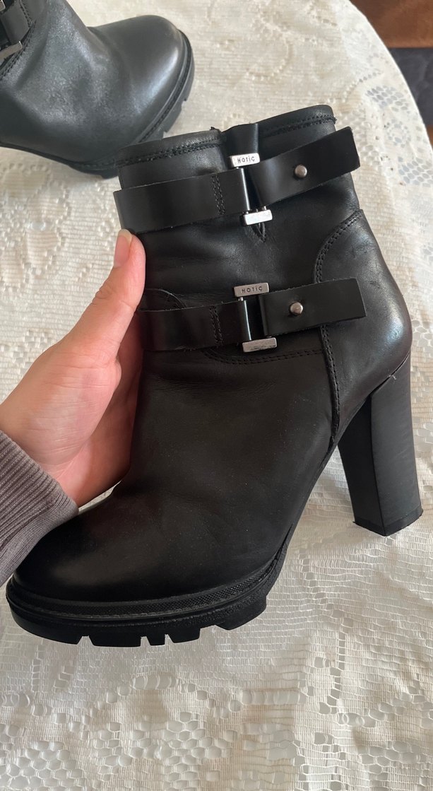 Siyah Deri Tokalı Topuklu Kadın Bot - Görsel 2