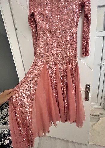 Pembe Uzun Kollu Parlak Kadın Abiye Elbise - Görsel 2