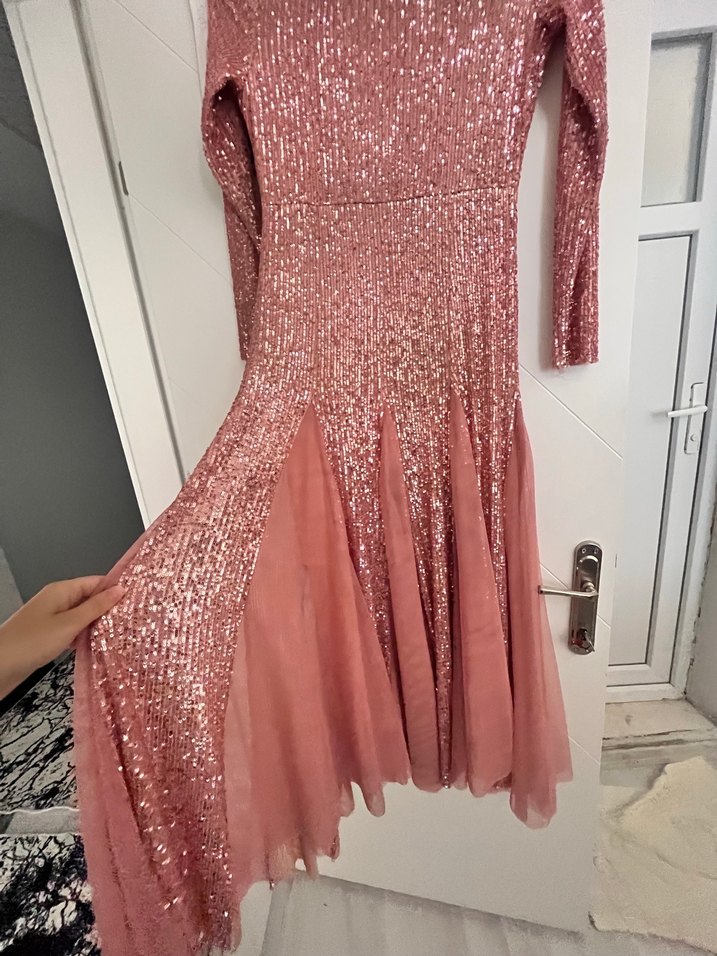 Pembe Uzun Kollu Parlak Kadın Abiye Elbise - Görsel 2