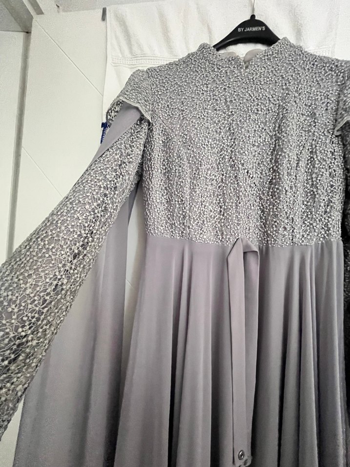 Gri Uzun Kol Drapeli Kadın Abiye Elbise - Görsel 2