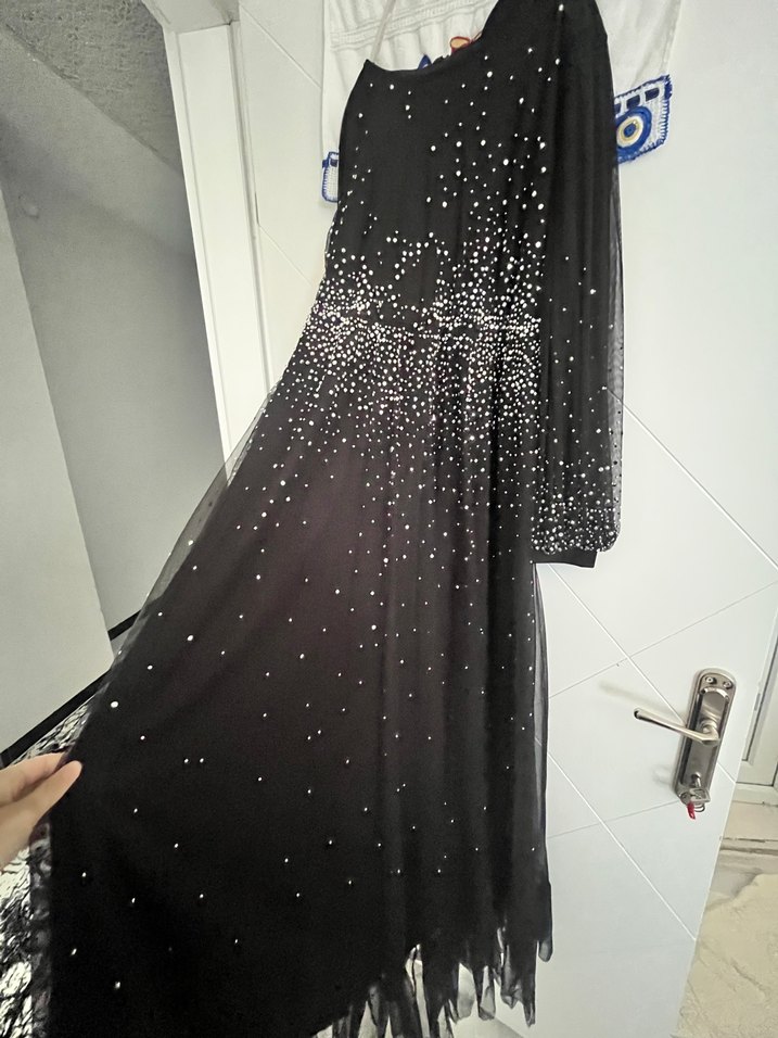 Siyah taşlı şık abiye - Görsel 3