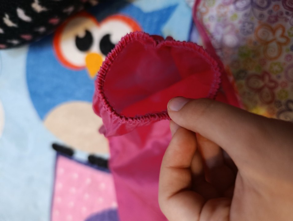 Kelebek Desenli Renkli Çocuk Önlüğü - Görsel 2