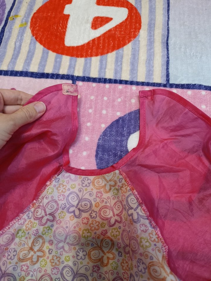 Kelebek Desenli Renkli Çocuk Önlüğü - Görsel 5