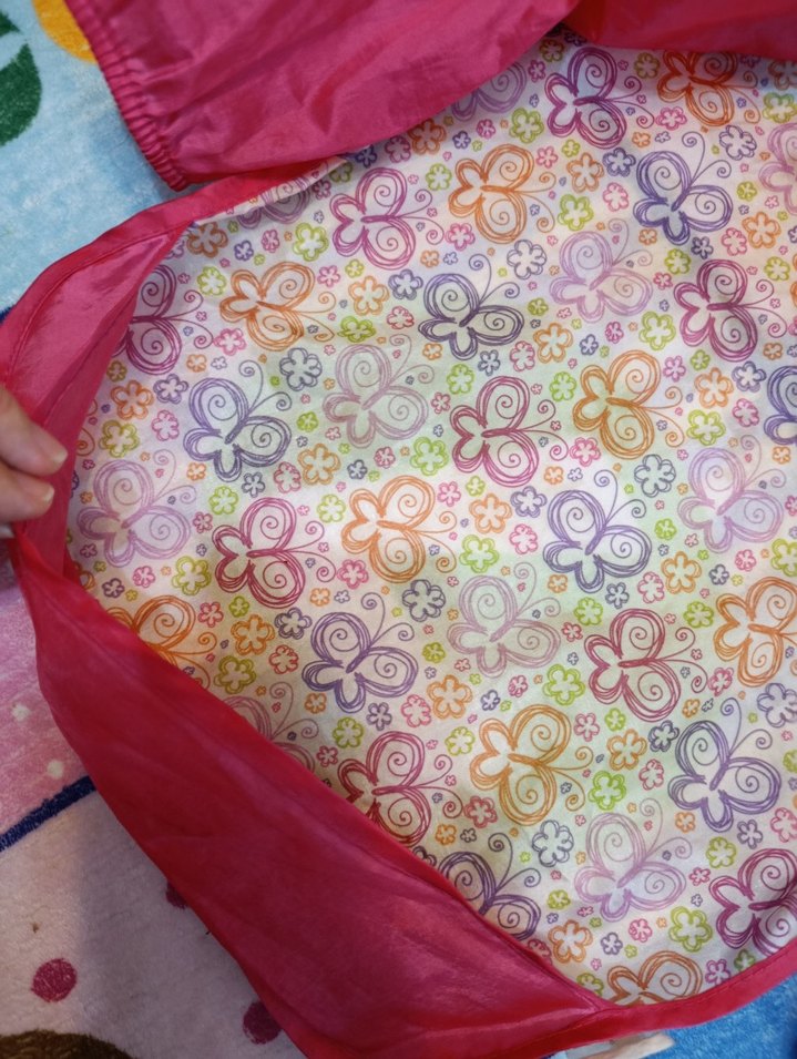 Kelebek Desenli Renkli Çocuk Önlüğü - Görsel 3