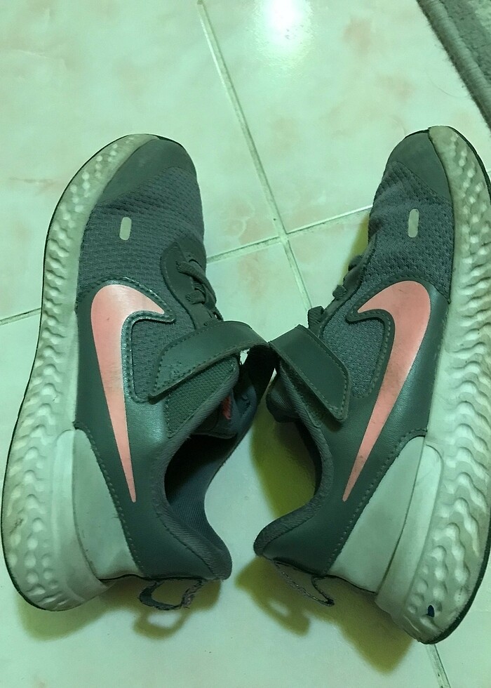 Nike revolution 34 numara - Görsel 4