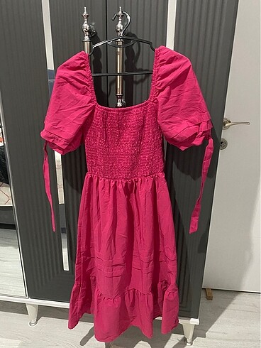 Pembe elbise