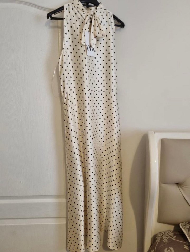 Beyaz Puantiyeli Uzun Yüksek Yakalı Elbise - Görsel 3