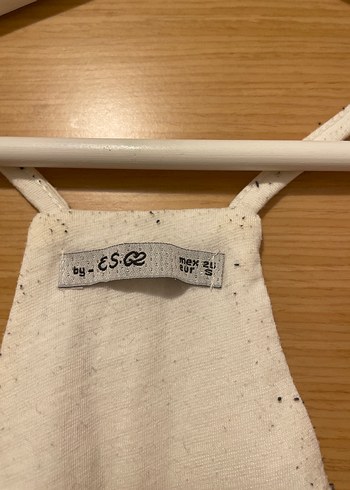 Kadın Beyaz Keten V Yakalı Askılı Atlet - Görsel 2