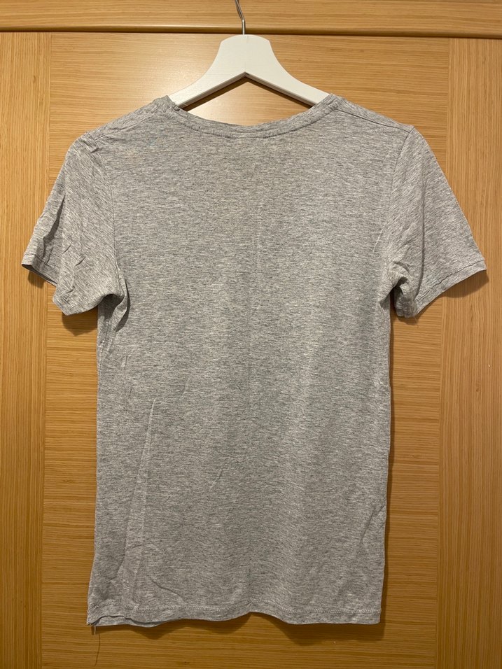 Kadın Gri Keten V Yakalı Tişört - Görsel 3