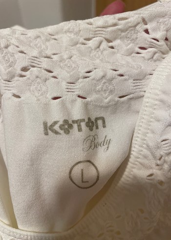 Dantel Detaylı Bej V Yakalı Kadın Atlet - Görsel 4