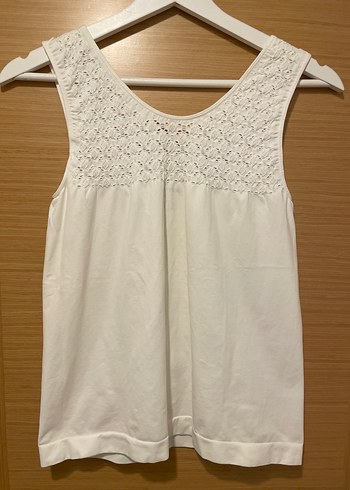 Dantel Detaylı Bej V Yakalı Kadın Atlet - Görsel 3