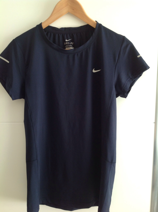 Nike üst