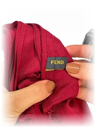 Beden Fendi Şal %70 İndirimli.