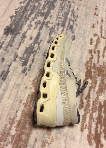 On Runnıng 3 4 Defa Giyilmiştir Ayağıma Küçük Geldiği İçin - Görsel 2