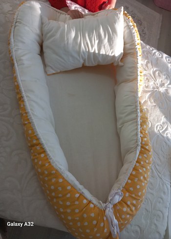 Sarı Puantiyeli Bebek Yatağı ve Yastık - Görsel 2