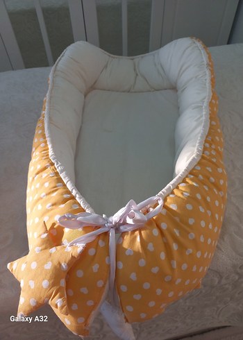 Sarı Puantiyeli Bebek Yatağı ve Yastık - Görsel 4