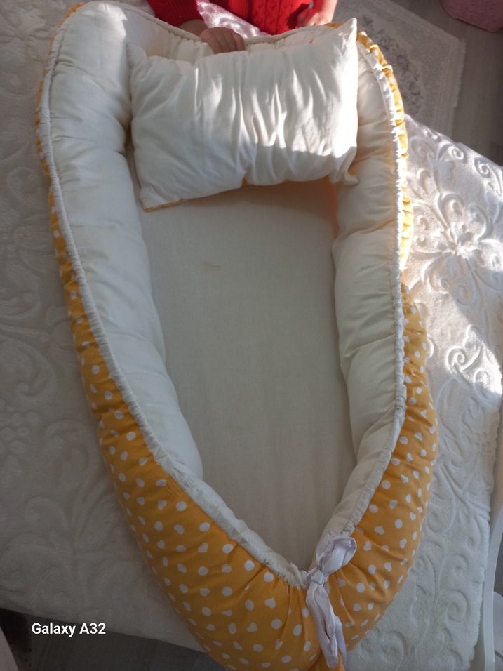 Sarı Puantiyeli Bebek Yatağı ve Yastık - Görsel 2