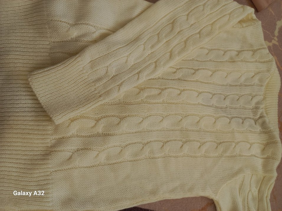 Beyaz İşlemeli Kız Hırka - Görsel 3