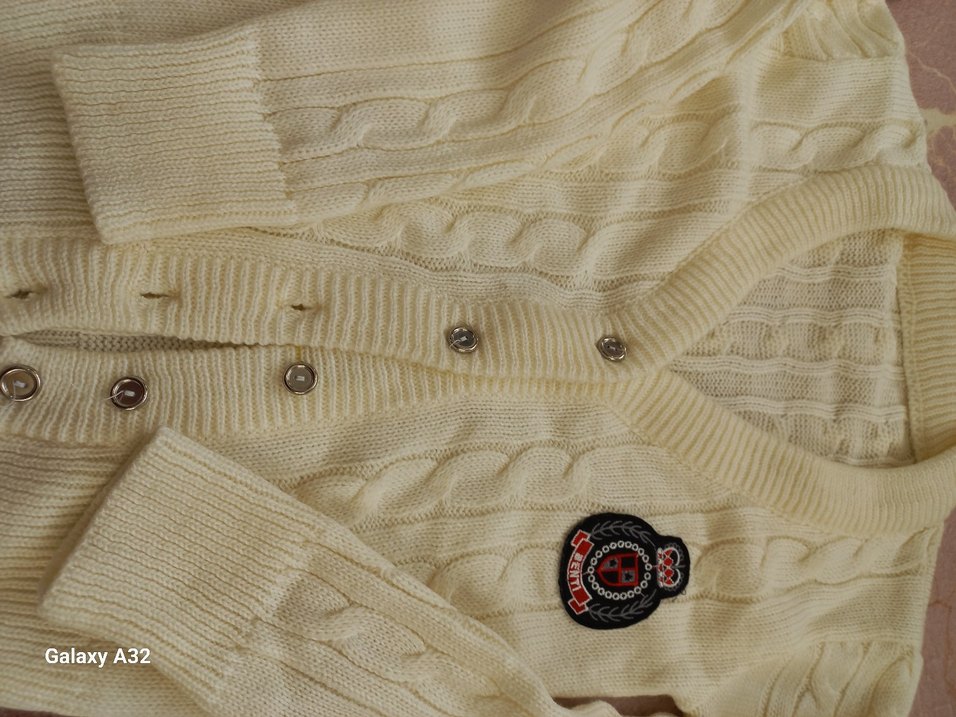 Beyaz İşlemeli Kız Hırka - Görsel 2