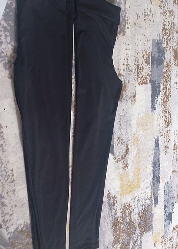 Siyah kadın  sporcu tayti Minimalist Sokak Stili - Görsel 3