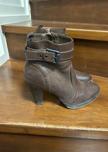 Kemer Detaylı Kahverengi Deri Kadın Dolgu Topuk Bot - Görsel 2