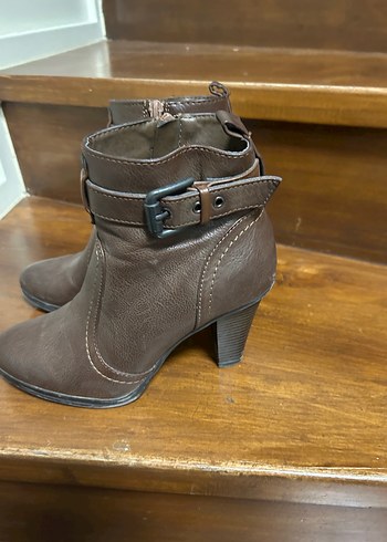 Kemer Detaylı Kahverengi Deri Kadın Dolgu Topuk Bot - Görsel 4