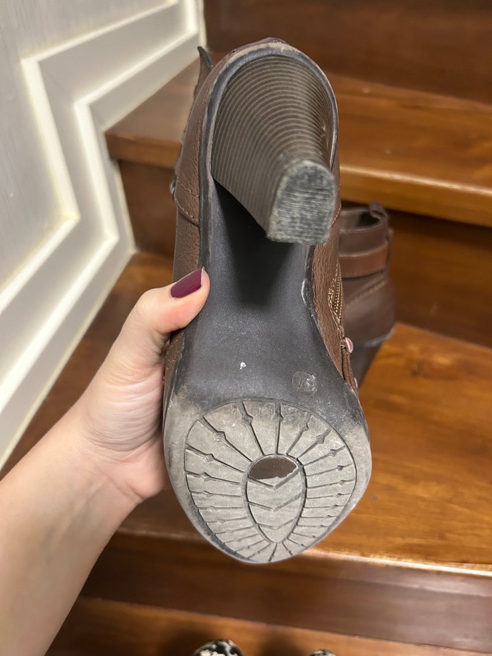 Kemer Detaylı Kahverengi Deri Kadın Dolgu Topuk Bot - Görsel 5