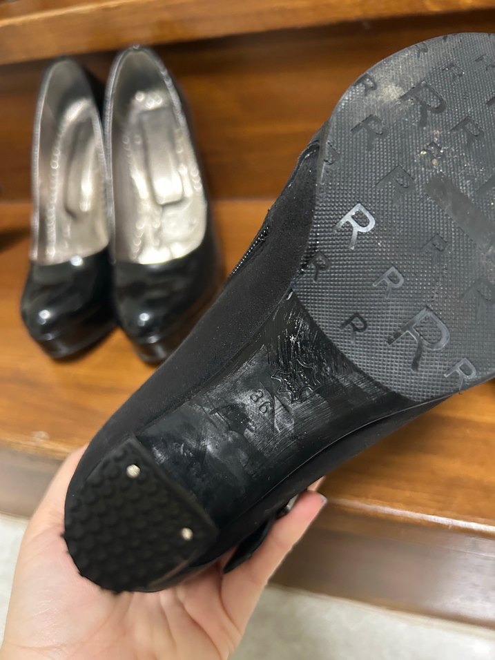 Siyah Süet Tokalı Dolgu Topuklu Kadın Bot - Görsel 5