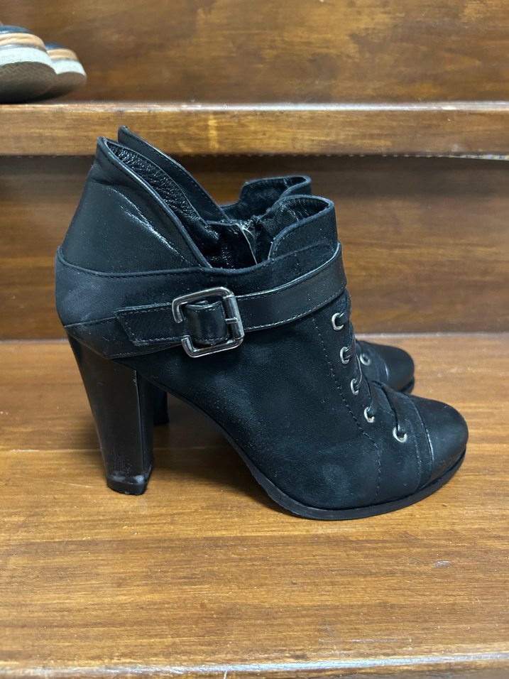 Siyah Süet Tokalı Dolgu Topuklu Kadın Bot - Görsel 3